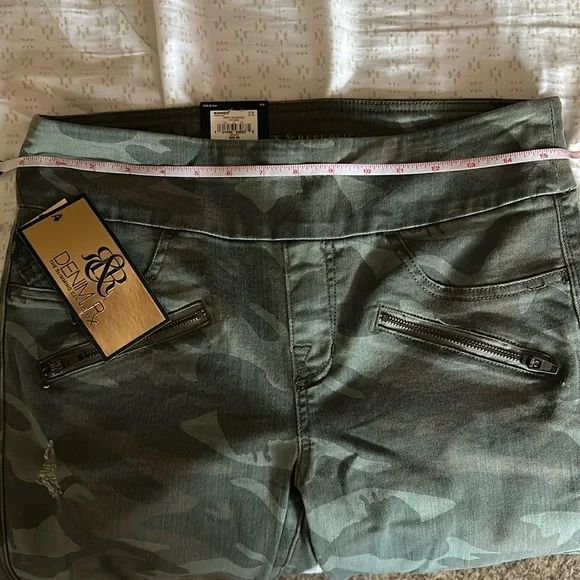 Rock and Republic Denim Leggings - Picture 7 of 9